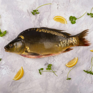 Karp patroszony (z głową)